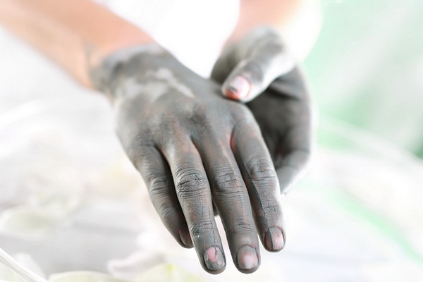 Маска из грязи Сиваш для насыщения и омоложения кожи рук в домашних условиях.